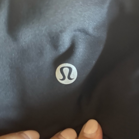 Lululemon Crops size 6 Luxtreme, Mesh 19” inseam - Picture 4 of 5